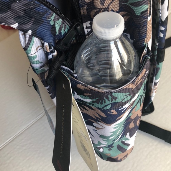 LEVI’S 14” LAPTOP CAMOUFLAGE BACKPACK - Picture 7 of 15